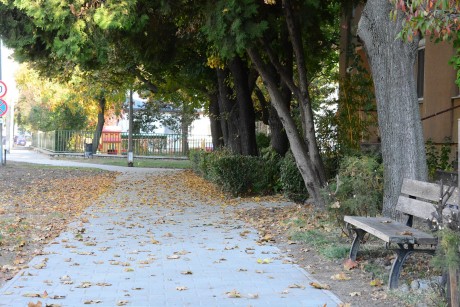 Járdafelújítás a Szedreskerti lakónegyedben - térköves sétány épült